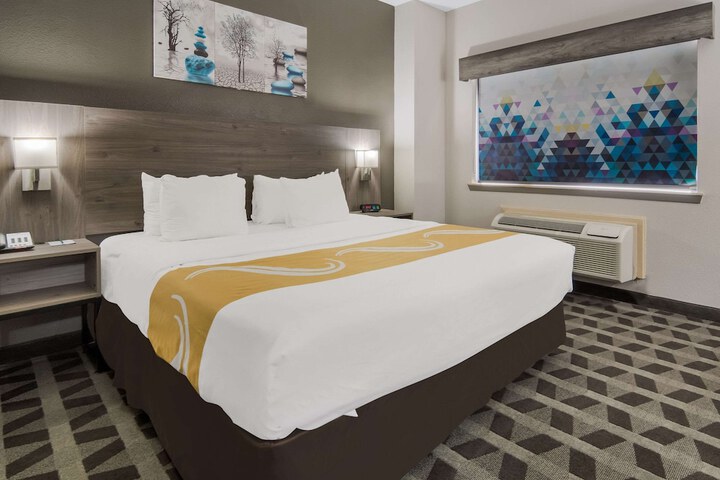 Room 28 of 47