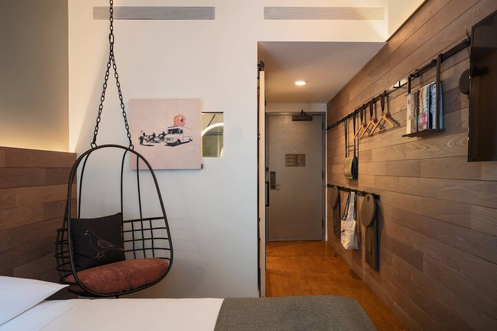 Room 27 of 70