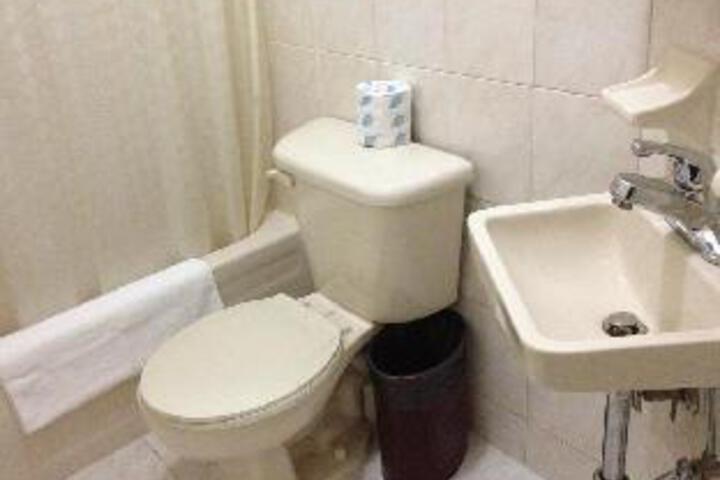 Room 12 of 18