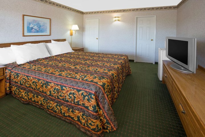 Room 12 of 19