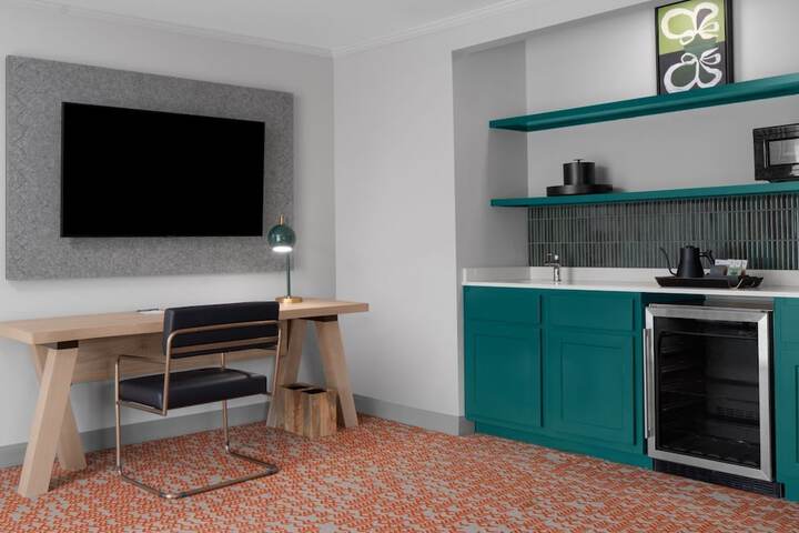 Room 17 of 51