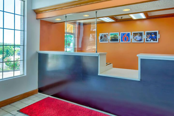 Motel 6 Grand Rivers KY