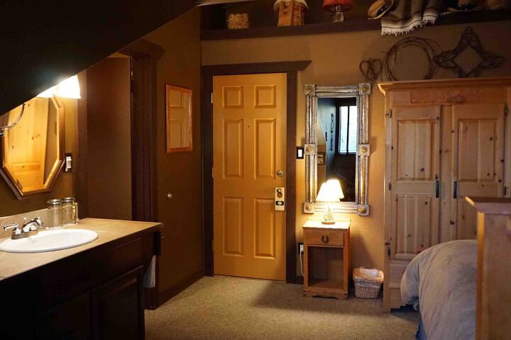 Room 42 of 150
