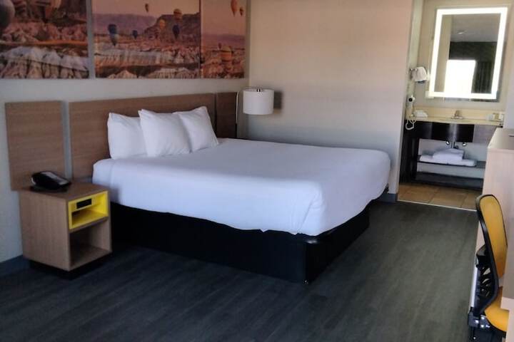 Room 19 of 38
