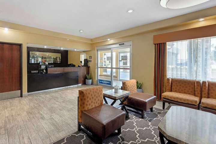 Hotel Interior 4 of 28