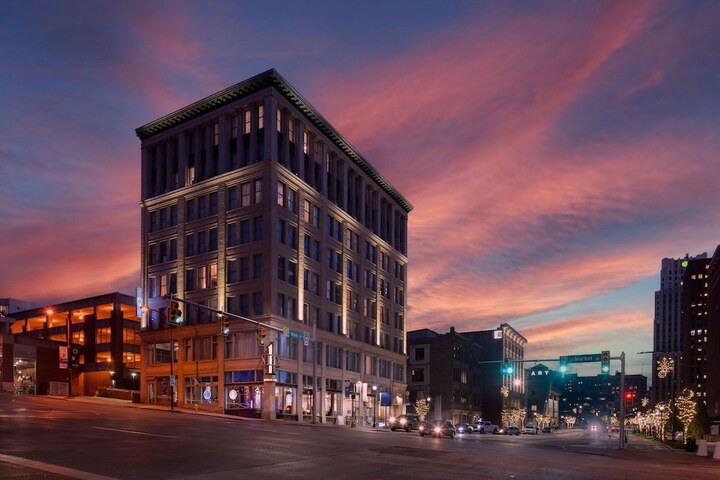 BLU-Tique Akron, a Tribute Portfolio Hotel