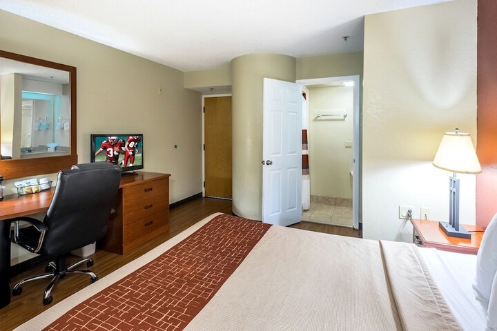 Room 19 of 38