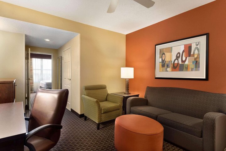 Room 11 of 25