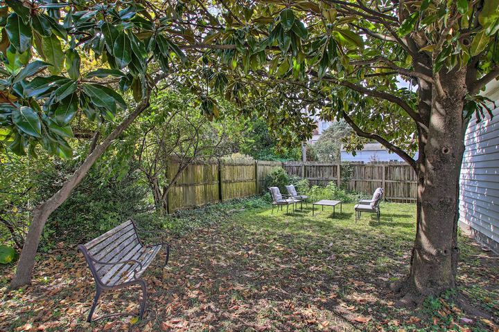 Cottage w / Yard Walk to Historic Attractions