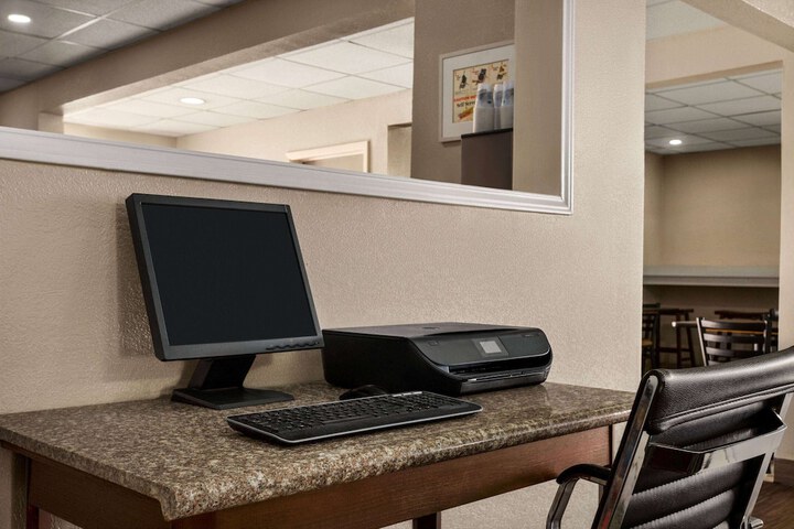 Business Center 36 of 36