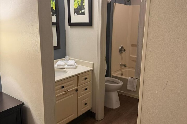 Room 4 of 6