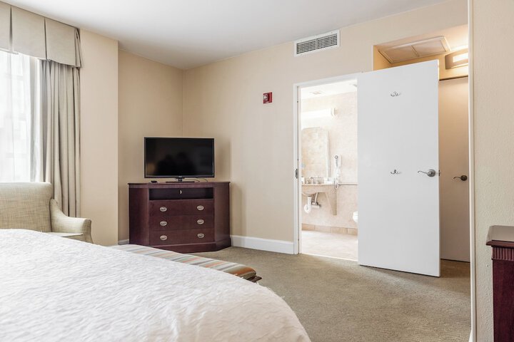 Room 9 of 40