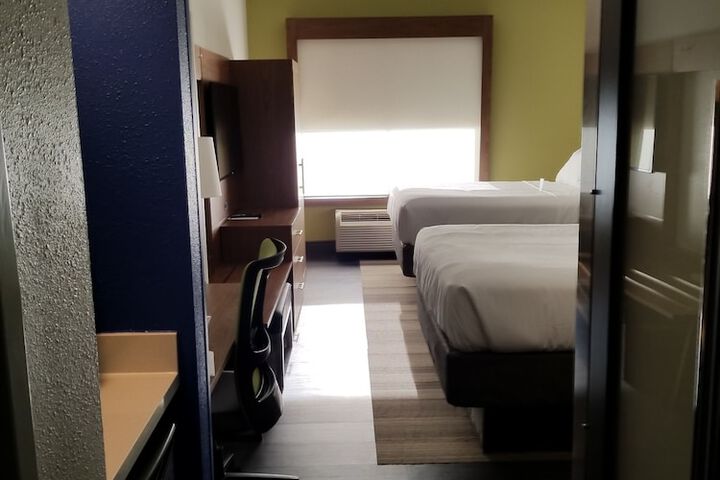 Room 12 of 30