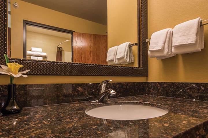 Best Western Plus Deer Park Hotel & Suites