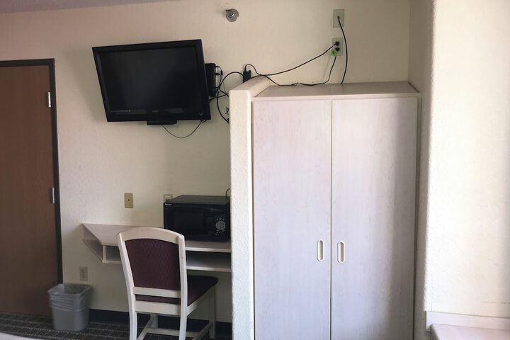 Room 8 of 20