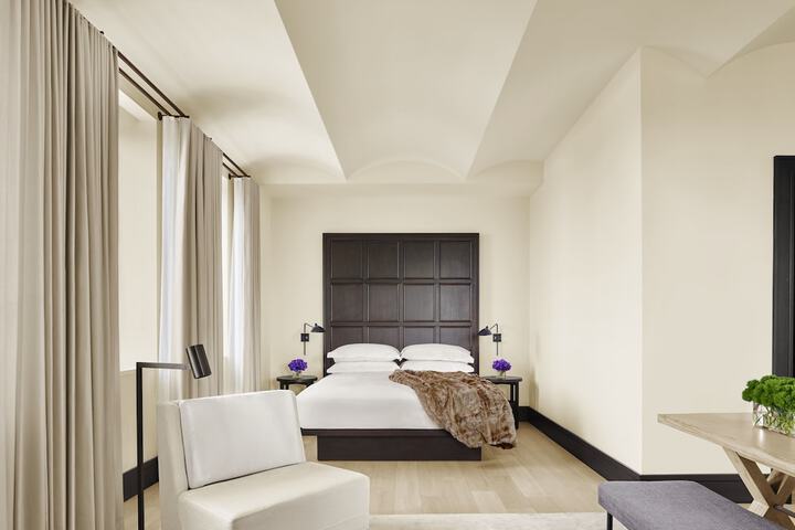 Room 28 of 61
