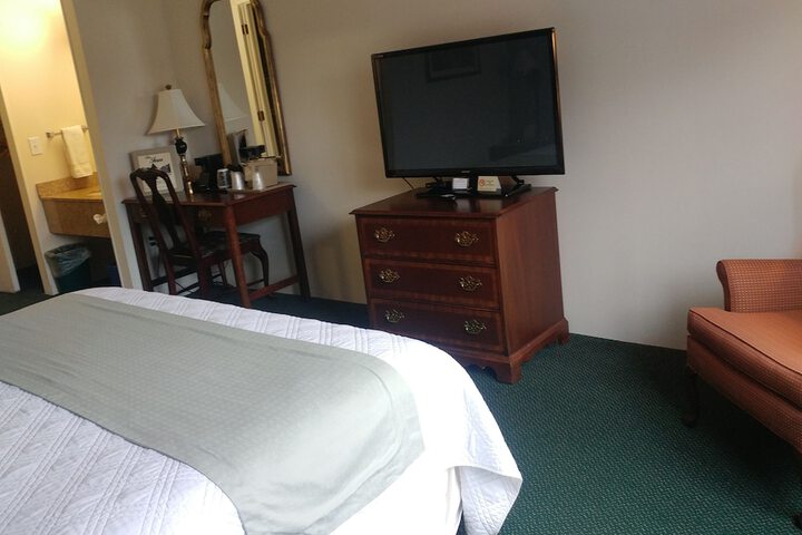 Room 10 of 18
