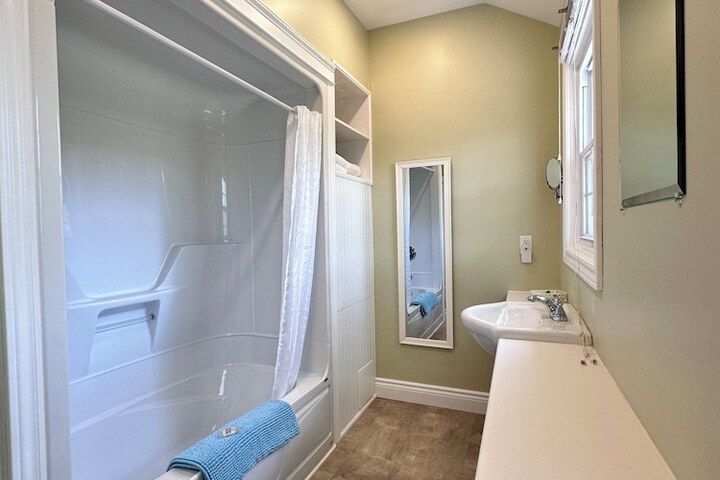 Room 46 of 122