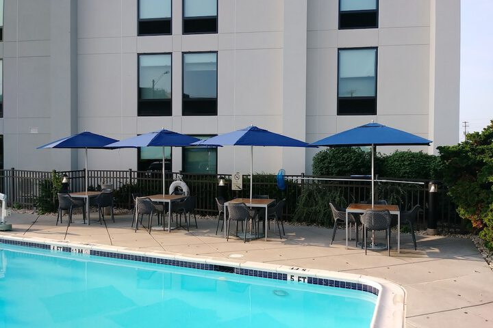 Pool 10 of 71