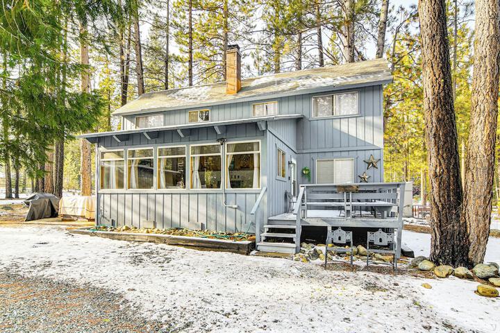 Graeagle Vacation Rental Cabin w / Game Room!