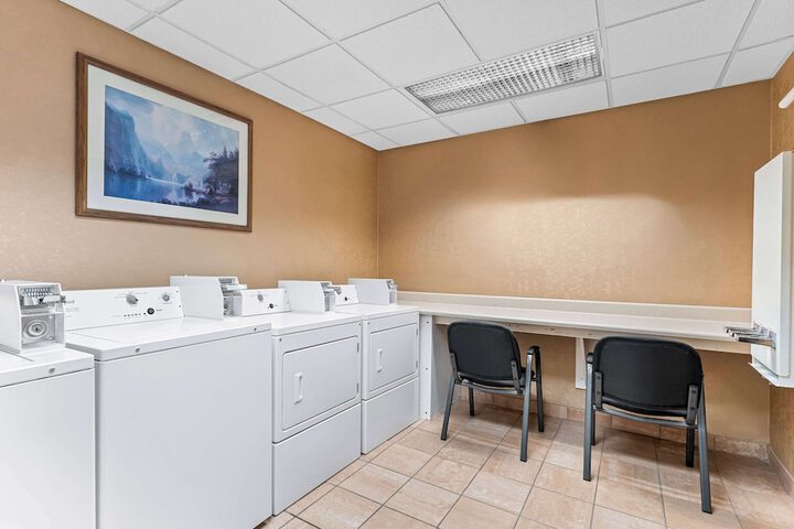 Room 9 of 28
