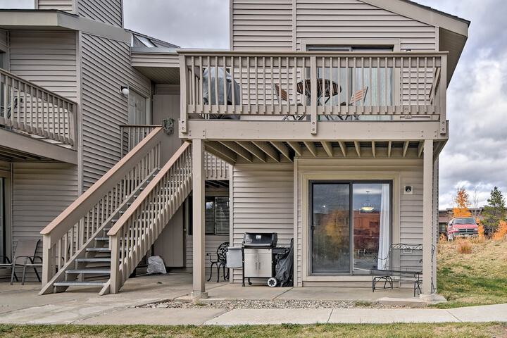 Luxe Fraser Condo: Community Pool and Hot Tub Open
