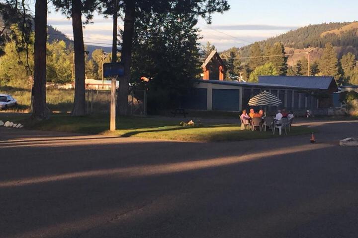 Evergreen Motel