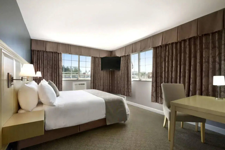 RED LION INN & SUITES ABBOTSFORD