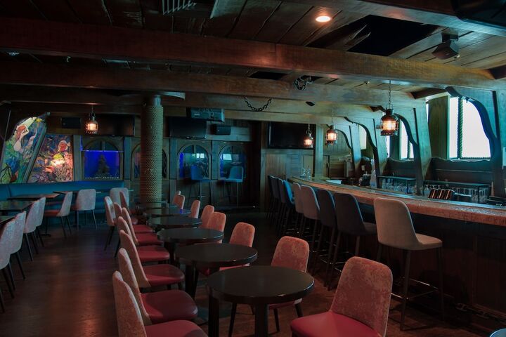 Lounge 156 of 215