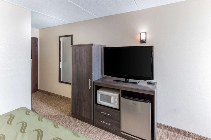 Room 21 of 32