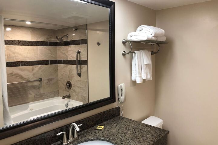 Best Western Plus Cobourg Inn & Convention Centre