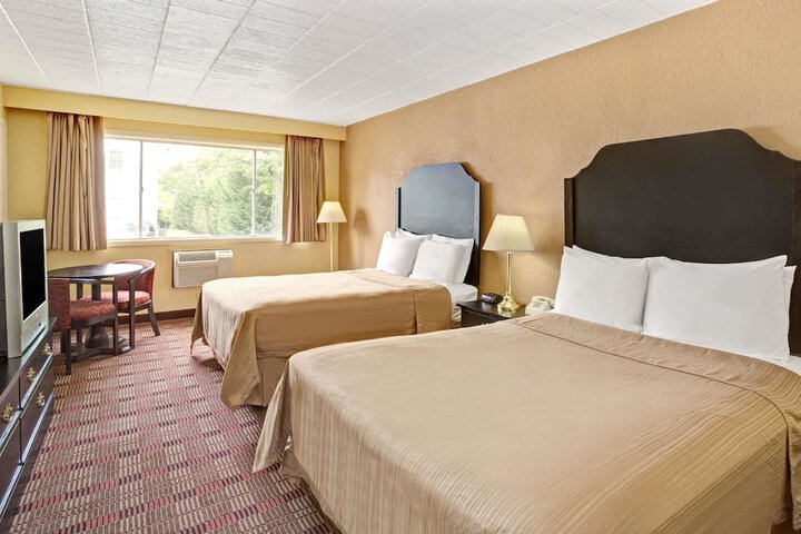 Room 4 of 15