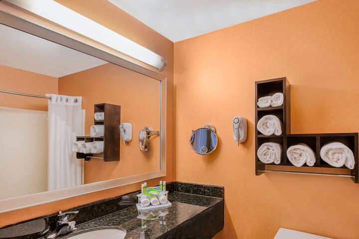 Room 32 of 61