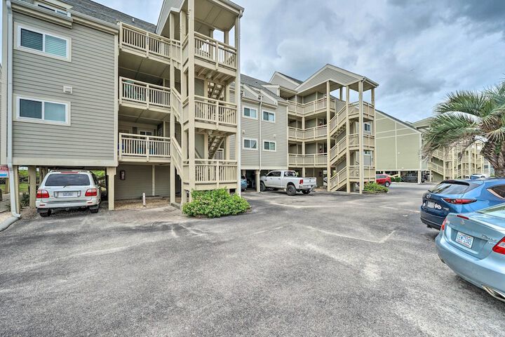 Beachfront Condo w / Unobstructed Ocean Views!