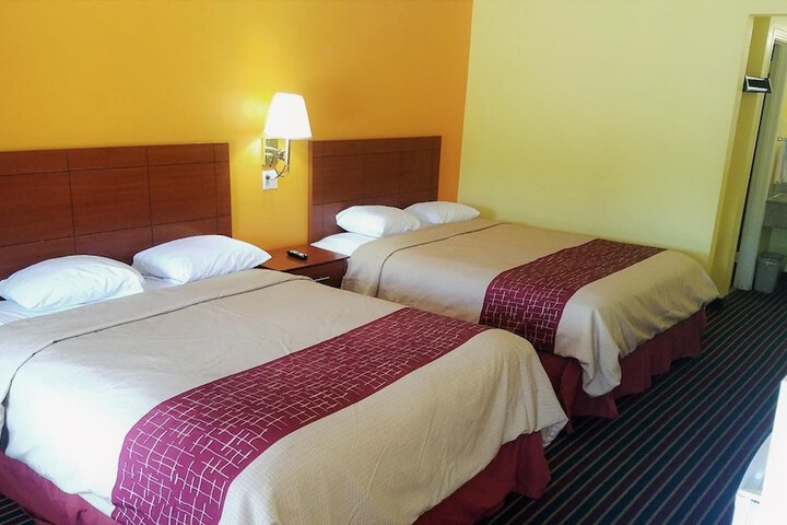 Roadway Inn