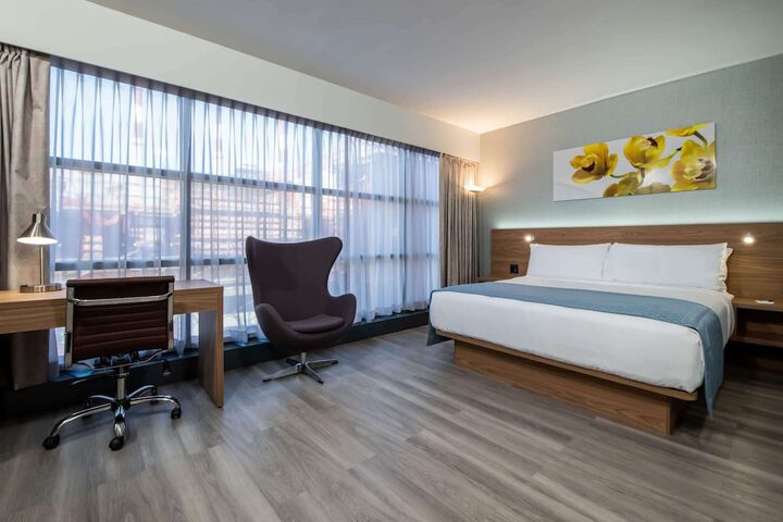 Room 31 of 40