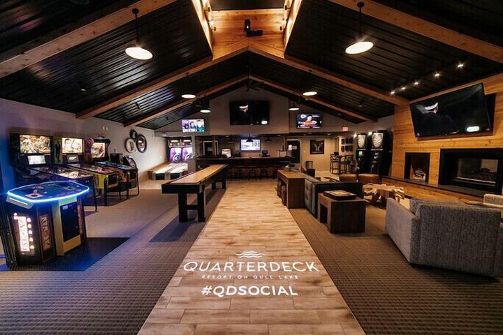 Lounge 214 of 230