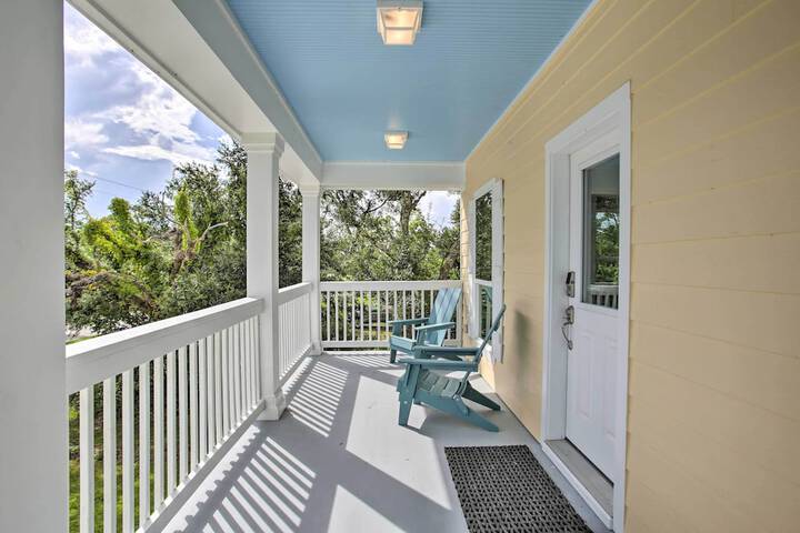 Modern Waveland Home w / Deck Walk to Beach!