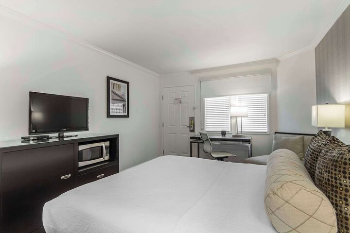 Room 18 of 34