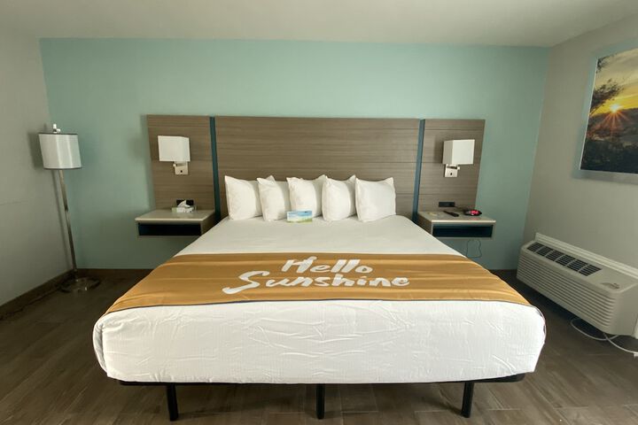 Room 11 of 18