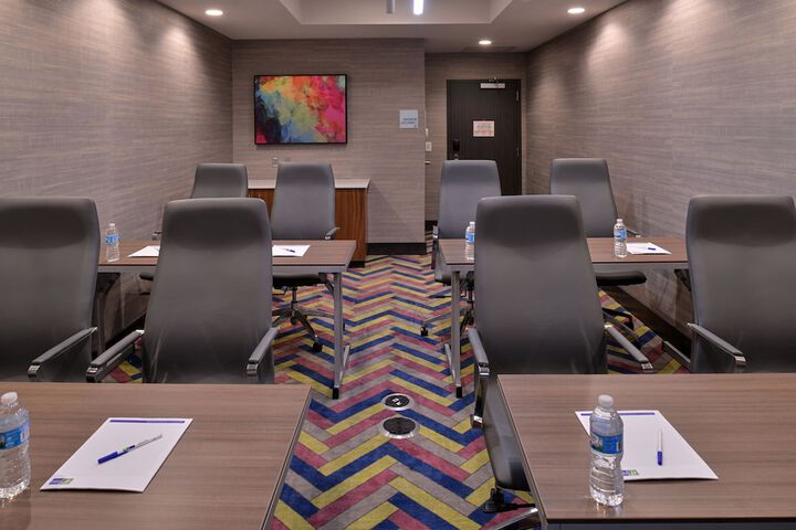 Holiday Inn Express & Suites Bryant - Benton Area by IHG