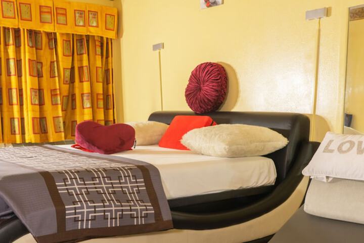Room 17 of 34