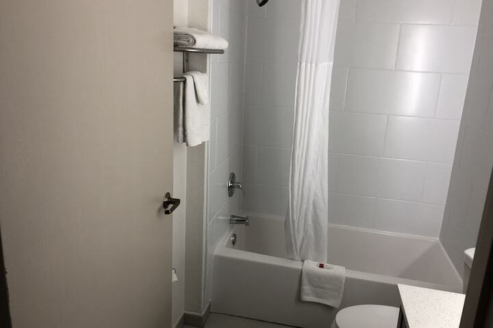 Red Lion Inn & Suites Elk Grove Village