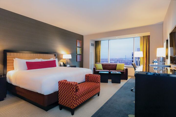 Room 21 of 38