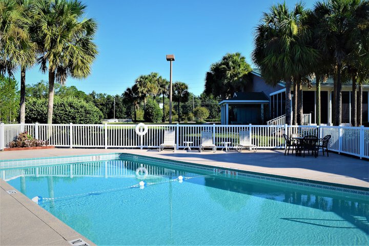 Pool 10 of 61