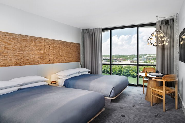 Room 11 of 76