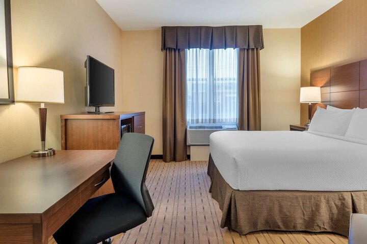 Room 16 of 42