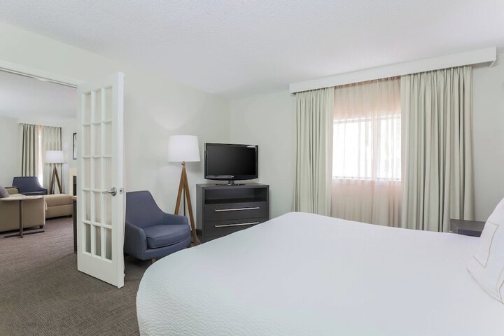 Room 13 of 34