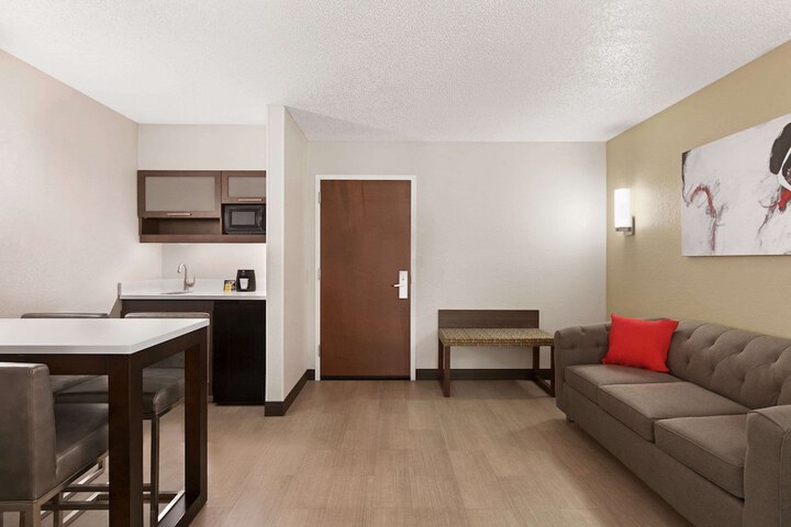 Ramada by Wyndham Suites Orlando Airport