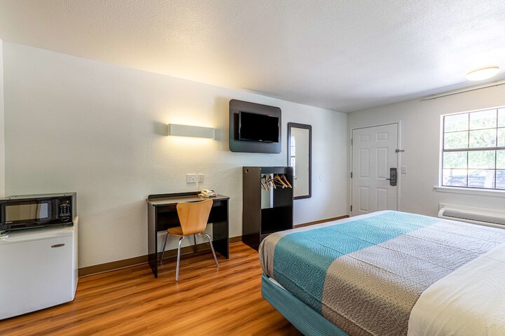 Room 26 of 30